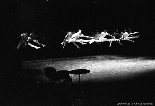 Première nord-américaine de Messe pour le temps présent par le Ballet du 20ième siècle et dirigé par Maurice Béjart, à la Place des Arts. – 9 mai 1967. Archives de la Ville de Montréal. VM94-X008-296