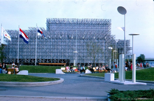 Pavillon des Pays-Bas / Gilbert Ouellet. – 1967. Archives de la Ville de Montréal. P123_1P021