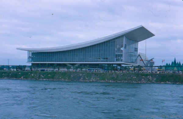 Pavillon de l’URSS / Gilbert Ouellet. – 1967. Archives de la Ville de Montréal. P123_2P031
