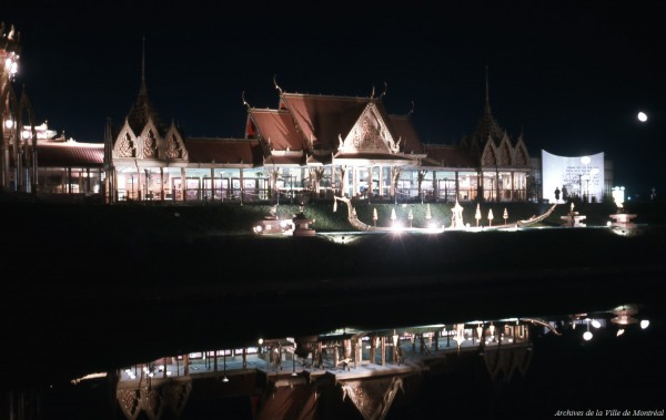 Pavillon de la Thaïlande, la nuit / Rhéal Benny. – 1967. Archives de la Ville de Montréal. VM94-EXd007-023