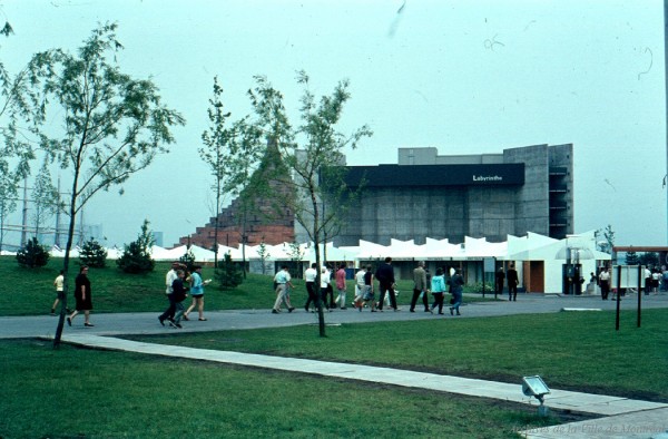 Le Labyrinthe, situé dans la Cité du Havre / Gilbert Ouellet. – 1967. Archives de la Ville de Montréal. P123_1P005
