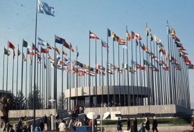 Place des nations / Guy Bouthillier. – 1967. Archives de la Ville de Montréal. P141-1_21P003
