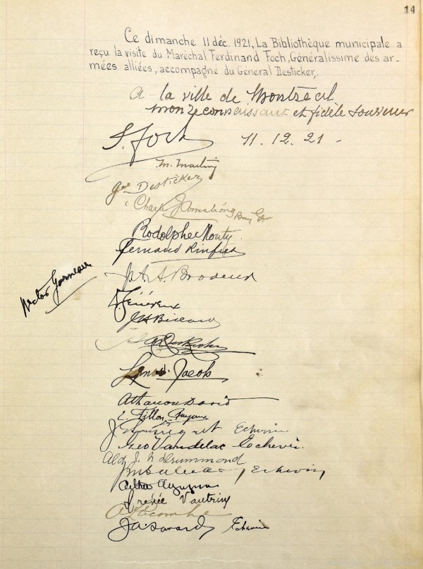 Signature du maréchal Foch dans le livre d’or lors de sa visite à la bibliothèque municipale le 11 décembre 1921. VM001-12_001-003. Archives de la Ville de Montréal.