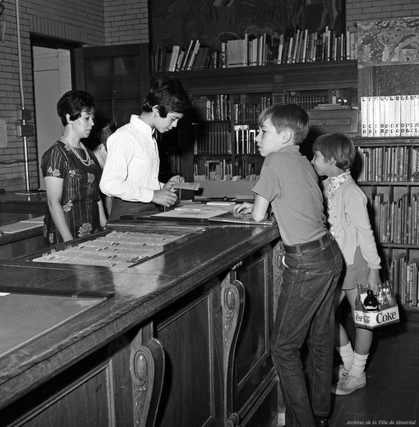 Bibliothèque des jeunes. 26 août 1968. VM94-U0559-025. Archives de la Ville de Montréal.