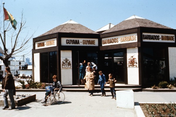 Pavillon de la Guyane et de la Barbade. 1967. VM94-EXd281-075. Archives de la Ville de Montréal.
