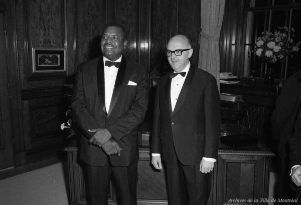  Jean Drapeau et le premier ministre de la Barbade, M. Barrow. 20 septembre 1967. VM94-X056-012. Archives de la Ville de Montréal.