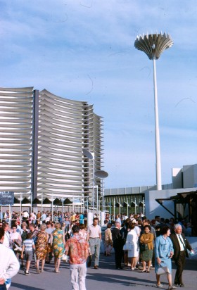 Pavillon du Canadien-Pacifique-Cominco / Gilbert Ouellet. – 1967. - Archives de la Ville de Montréal. P123_2P060