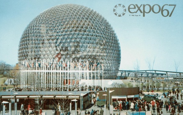 Carte postale d’Expo 67 avec la Place des Nations et le pavillon des États-Unis. – 1967. – Archives de la Ville de Montréal. P110-Y_15-001