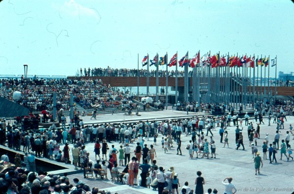 Place des nations / Gilbert Ouellet. – 1967. – Archives de la Ville de Montréal. P123_1P012