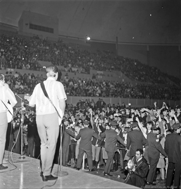 Les Beach Boys en concert à l’aréna Maurice-Richard. 19 février 1965. VM94-S32-011. Archives de la Ville de Montréal.