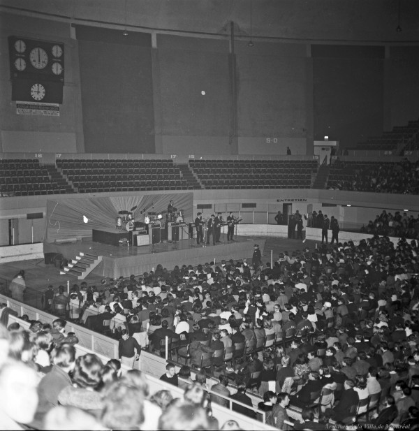 Première partie du concert des Beach Boys, aréna Maurice-Richard. 19 février 1965. VM94-S32-024. Archives de la Ville de Montréal.
