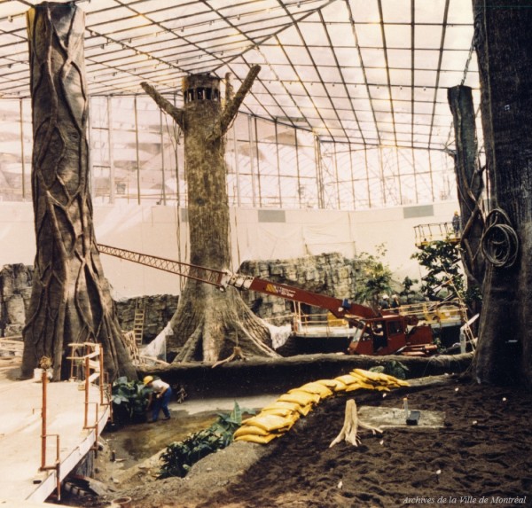 Chantier du Biodôme de Montréal; début de la plantation de la Forêt tropicale humide. – [1992]. – VM168-Y-3_24-049. - Archives de la Ville de Montréal.