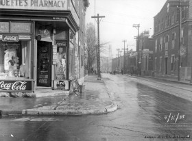 Rue Saint-antoine, au coin de du Collège, en 1938. R3082-2_2344-4566O-008. Archives de la Ville de Montréal.