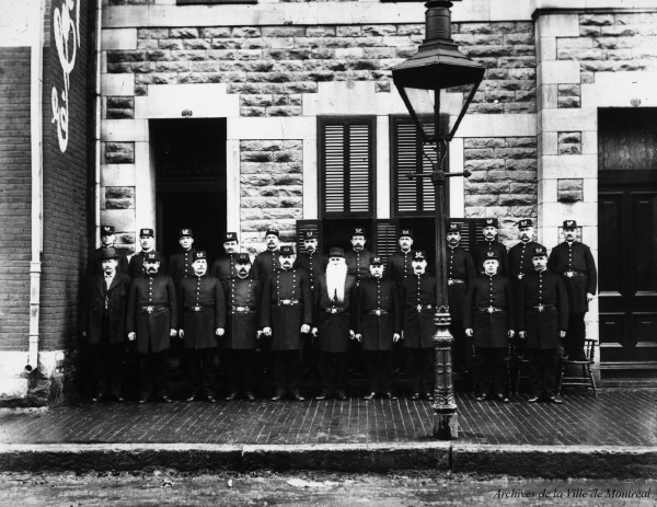 Policiers montréalais au 19e siècle. VM94-D198-001. Archives de la Ville de Montréal.