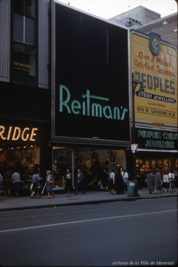 Boutique Reitmans. - [197-]. Archives de la Ville de Montréal. VM097-Y-02-12A-P010