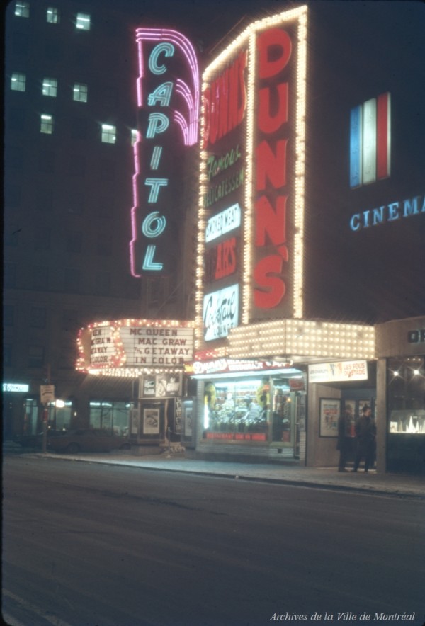 Cinéma Capitol et restaurant Dunn's, le soir. - [197-]. Archives de la Ville de Montréal. VM097-Y-02-12A-P167