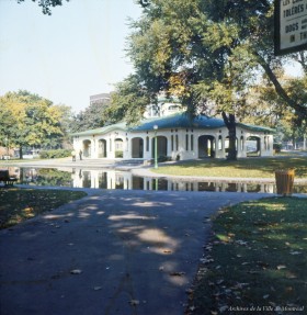 Parc Saint-Viateur. – 5 octobre 1969. P188-01-D003-P012. Archives de la Ville de Montréal.
