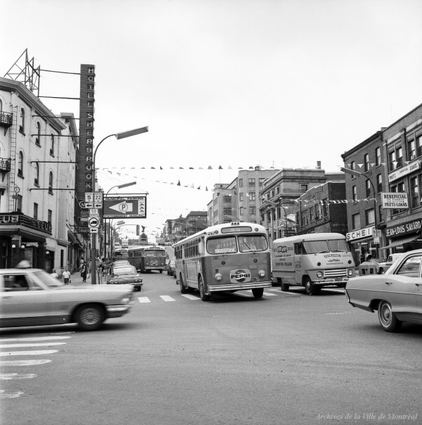 Rue King à Sherbrooke. – 17 août 1966. P188-02-D023-P002. Archives de la Ville de Montréal.
