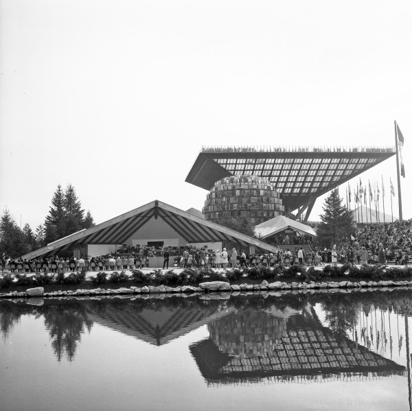 Pavillon du Canada à Expo 67. – 1967. P188-02-D029-P021. Archives de la Ville de Montréal.