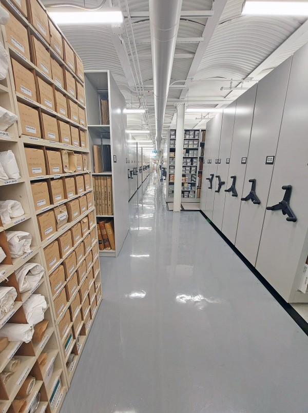 Chambres fortes des archives historiques en 2025.