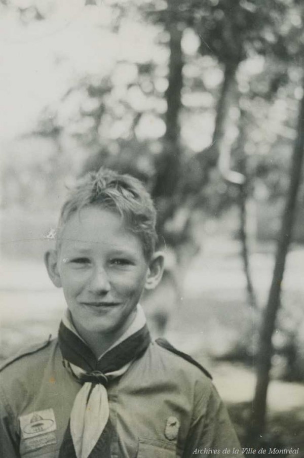 Un jeune Gérald Tremblay, louveteau de la trouve des Scouts catholiques de Notre-Dame-de-Grâce. - [195]. P151-Y-D001-001. Archives de la Ville de Montréal