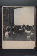 Présentation d'un cas de planification financière en 1974 par Gérald Tremblay et Jean Charest, accompagnés de l'équipe de Polyservices. - 1974. P151-Y-D001-003. Archives de la Ville de Montréal