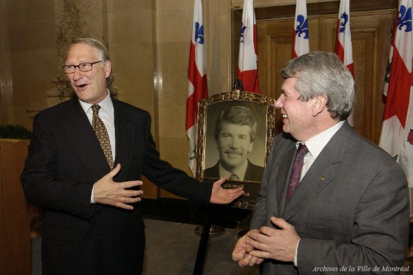 Dévoilement de la photogravure de Jean Doré. - 4 février 2003. P151-Y-D003-002. Archives de la Ville de Montréal