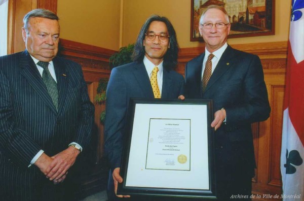 Accueil de Maestro Kent Nagano, directeur musical de l'Orchestre Symphonique de Montréal, fait citoyen d'honneur de la Ville de Montréal. - 18 janvier 2007. P151-Y-D007-001. Archives de la Ville de Montréal