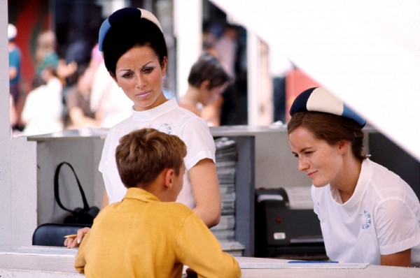 Hôtesses. - 1967. - Archives de la Ville de Montréal. P189-1-01-P425