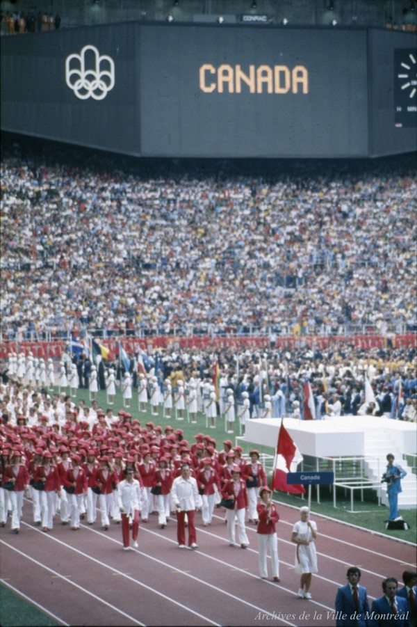Accueil de la délégation canadienne. – 17 juillet 1976. VM114-Y-1-4-D108-P001. Archives de la Ville de Montréal.