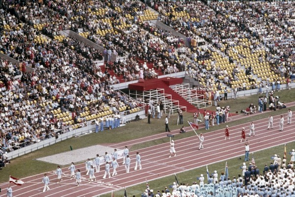 Accueil de la délégation du Liban et du Chili. – 17 juillet 1976. VM094-42-08-D8I2-P011. Archives de la Ville de Montréal.